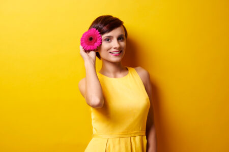 jakie buty do żółtej sukienki