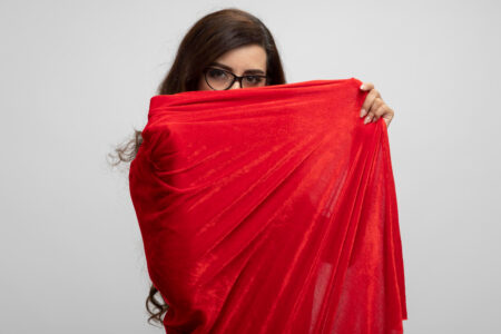 jakie okrycie do czerwonej sukienki